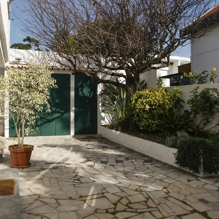 Cushy With Garden In Estoril