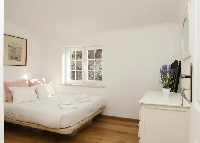Cushy With Garden In *