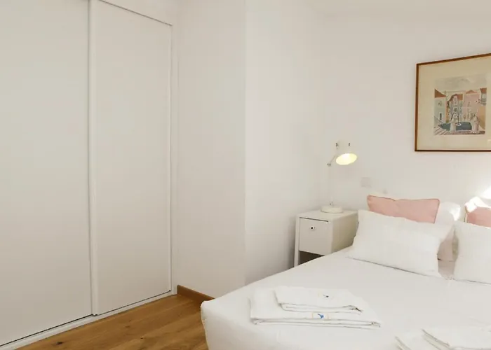Cushy With Garden In 아파트 *